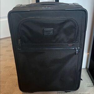 TUMI Alpha Ballistic Expandable Black 21" Carry On Two Wheeled used twice